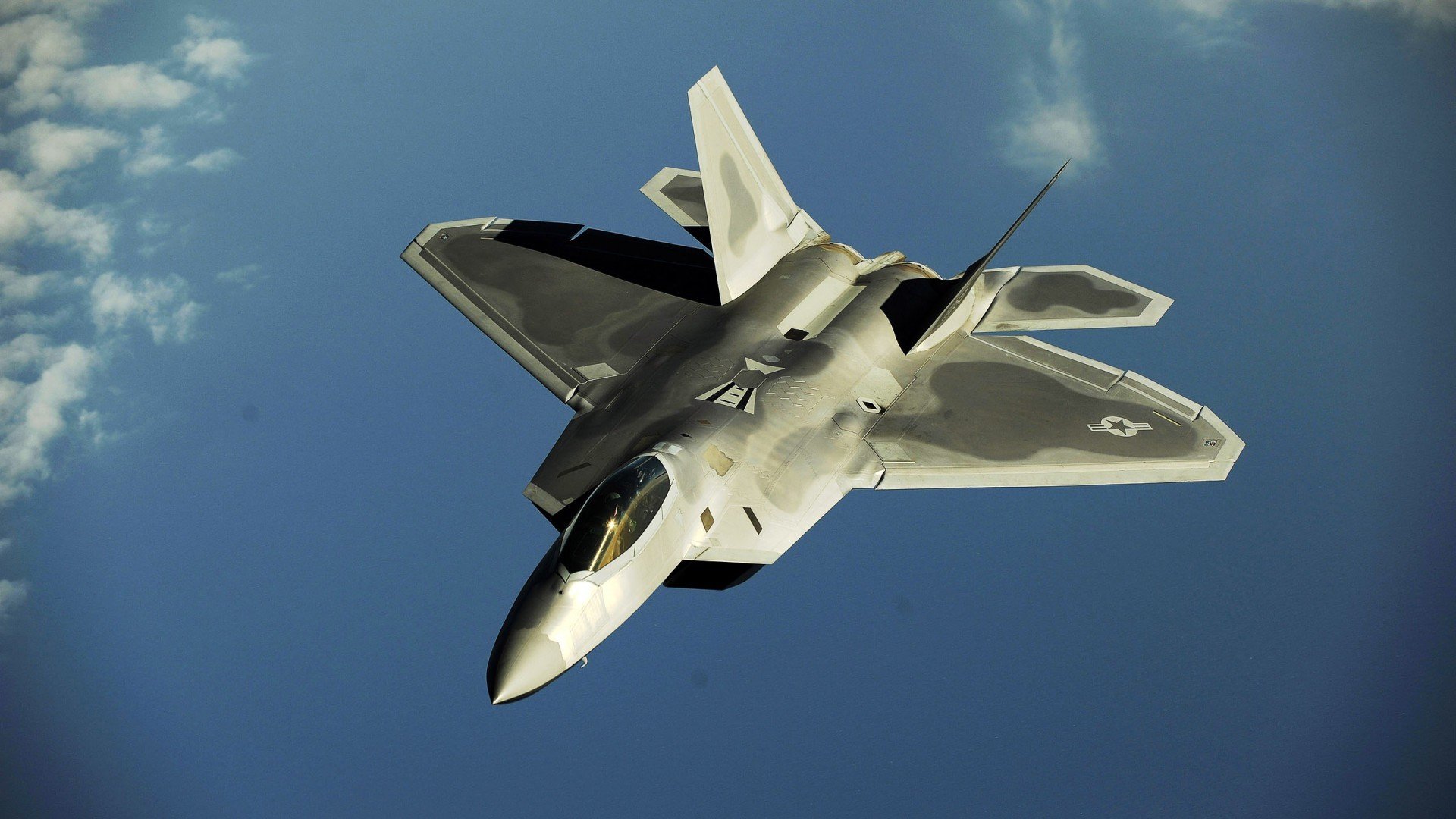 柯尔赞冲线瞬间引发现场欢呼，科尔阿赞