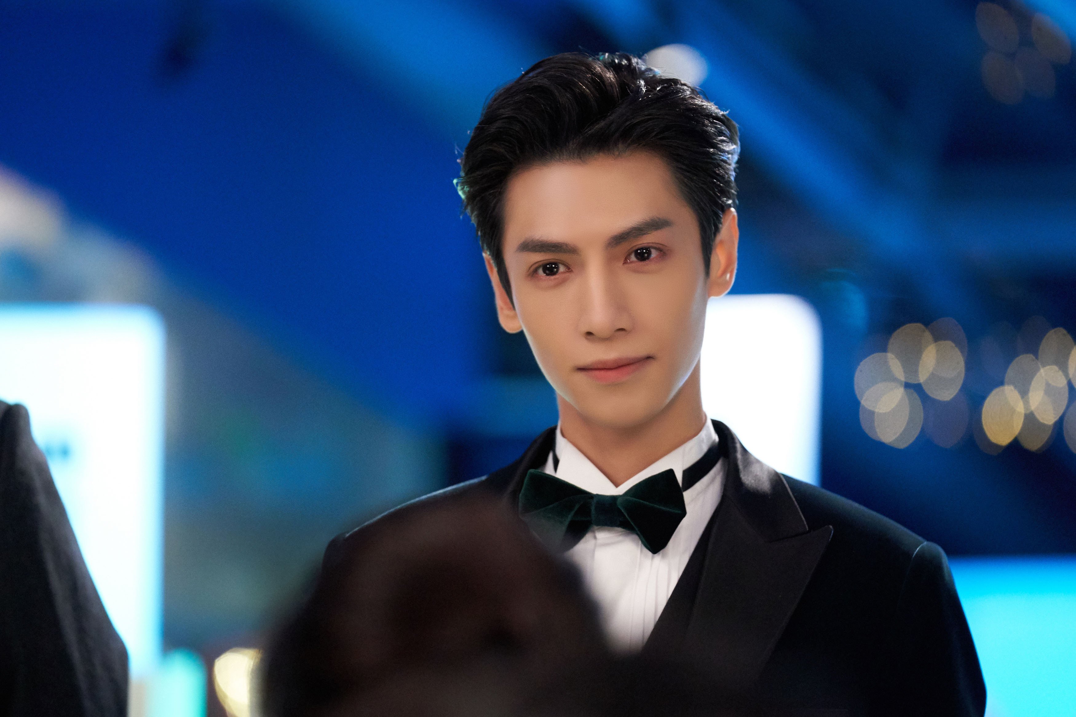 3-1赢球，勒沃库森9打11实现德甲首胜，滕哈格下课不冤？，勒沃库森拿过德甲冠军吗