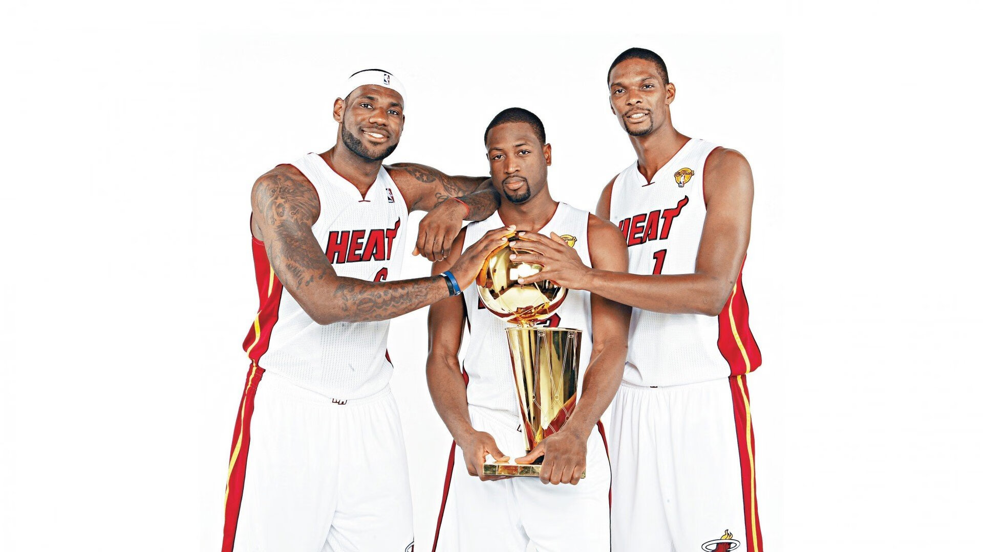 欧冠决赛：罗德里世界波一锤定音 曼城捧起队史首座欧冠奖杯